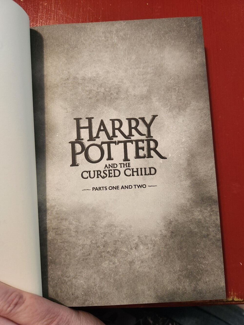 Harry Potter and the Cursed Child Special Rehearsal Edition - Yellow/Gold Cover - Picture 5 of 5